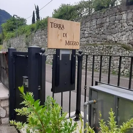 Terra Di Mezzo